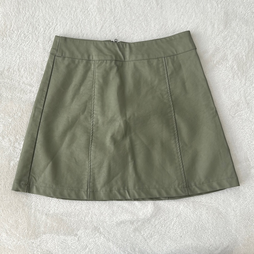 Green artificial leather skirt